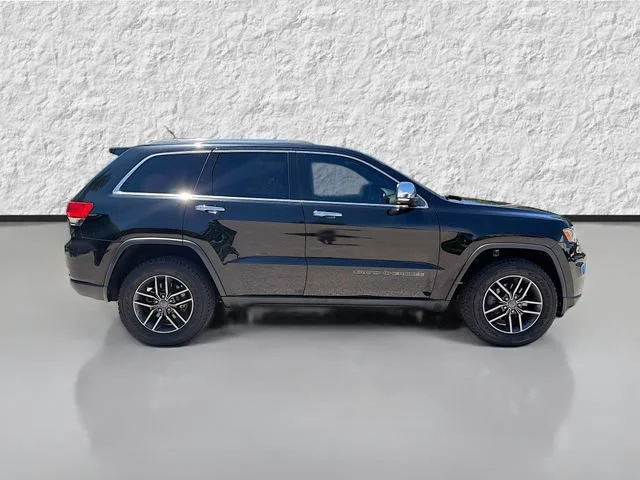 Used 2019 Diamond Black Crystal Pearlcoat Jeep Limited image 2