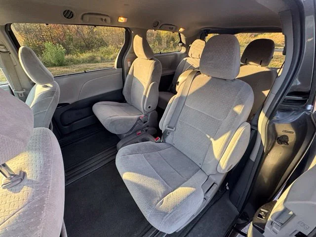 Used 2015 Gray Toyota LE image 17