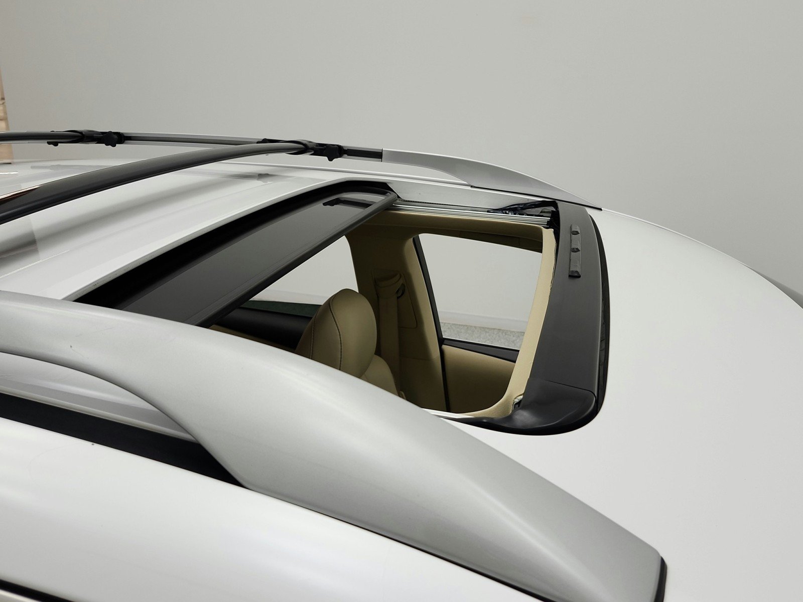 Used 2014 Starfire Pearl Lexus FWD 4dr image 19