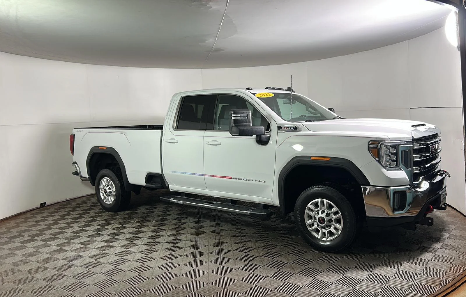 Used 2022 Summit White GMC SLE image 4