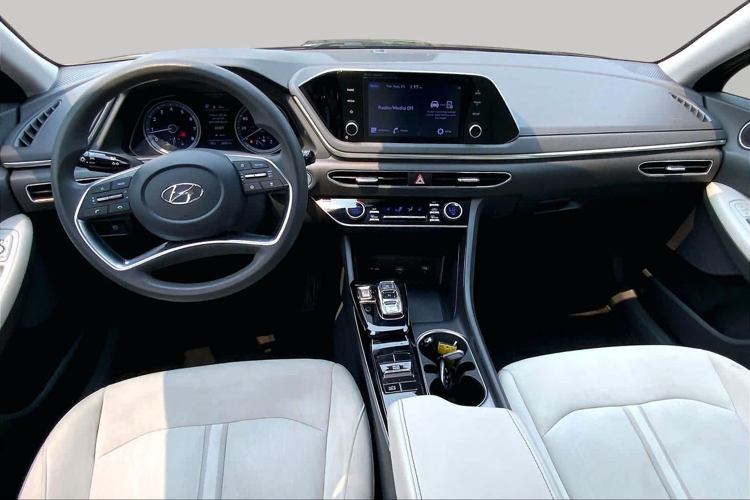 Used 2022 Phantom Black Hyundai SEL image 15