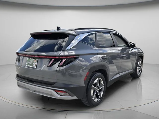 Used 2025 Gray Hyundai SEL Convenience image 7