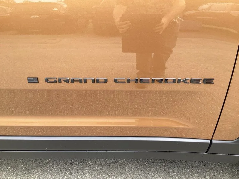 New 2026 Copper Shino Metallic Clear-Coat Exterior Paint Jeep Limited image 10