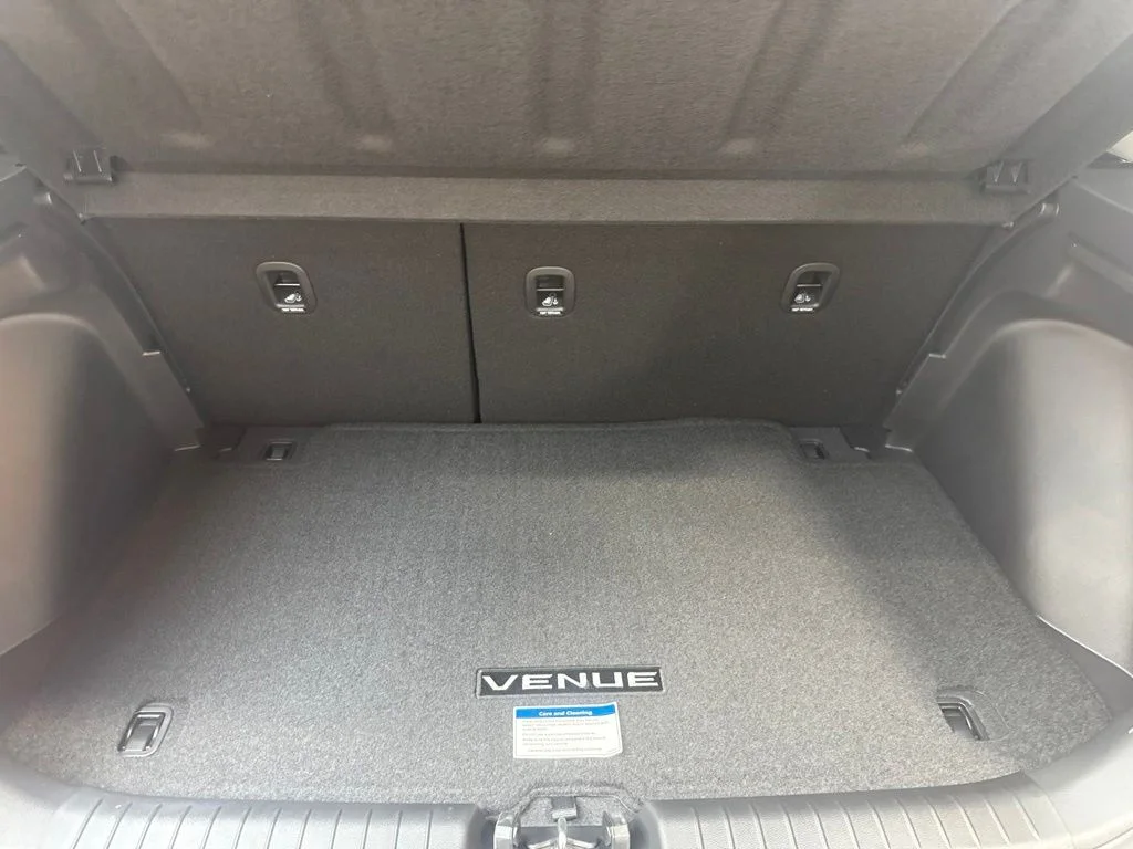 New 2026 Shimmering Silver Hyundai SEL image 9