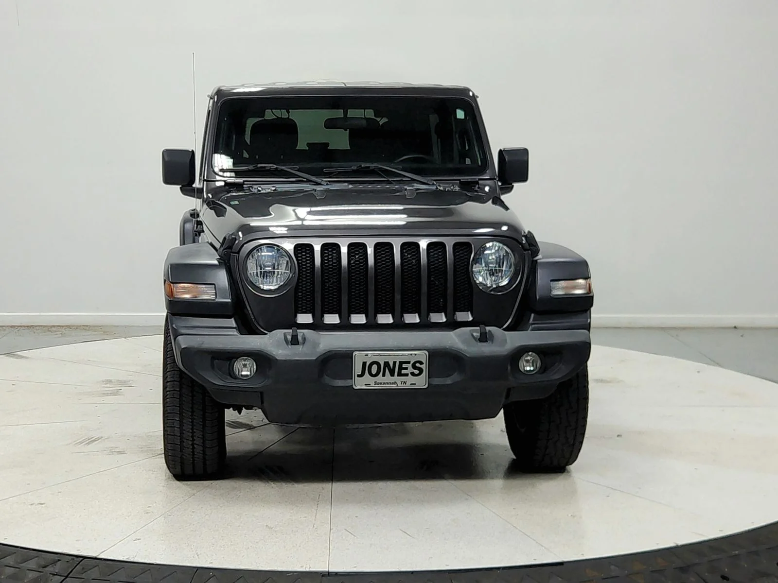 Used 2019 Granite Crystal Clearcoat Metallic Jeep Sport image 3
