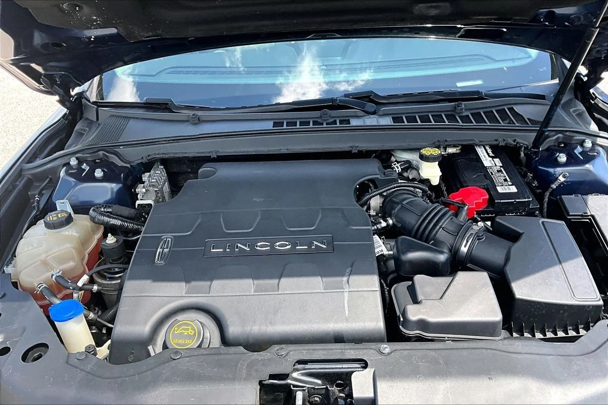 Used 2017 Blue Lincoln Select image 31