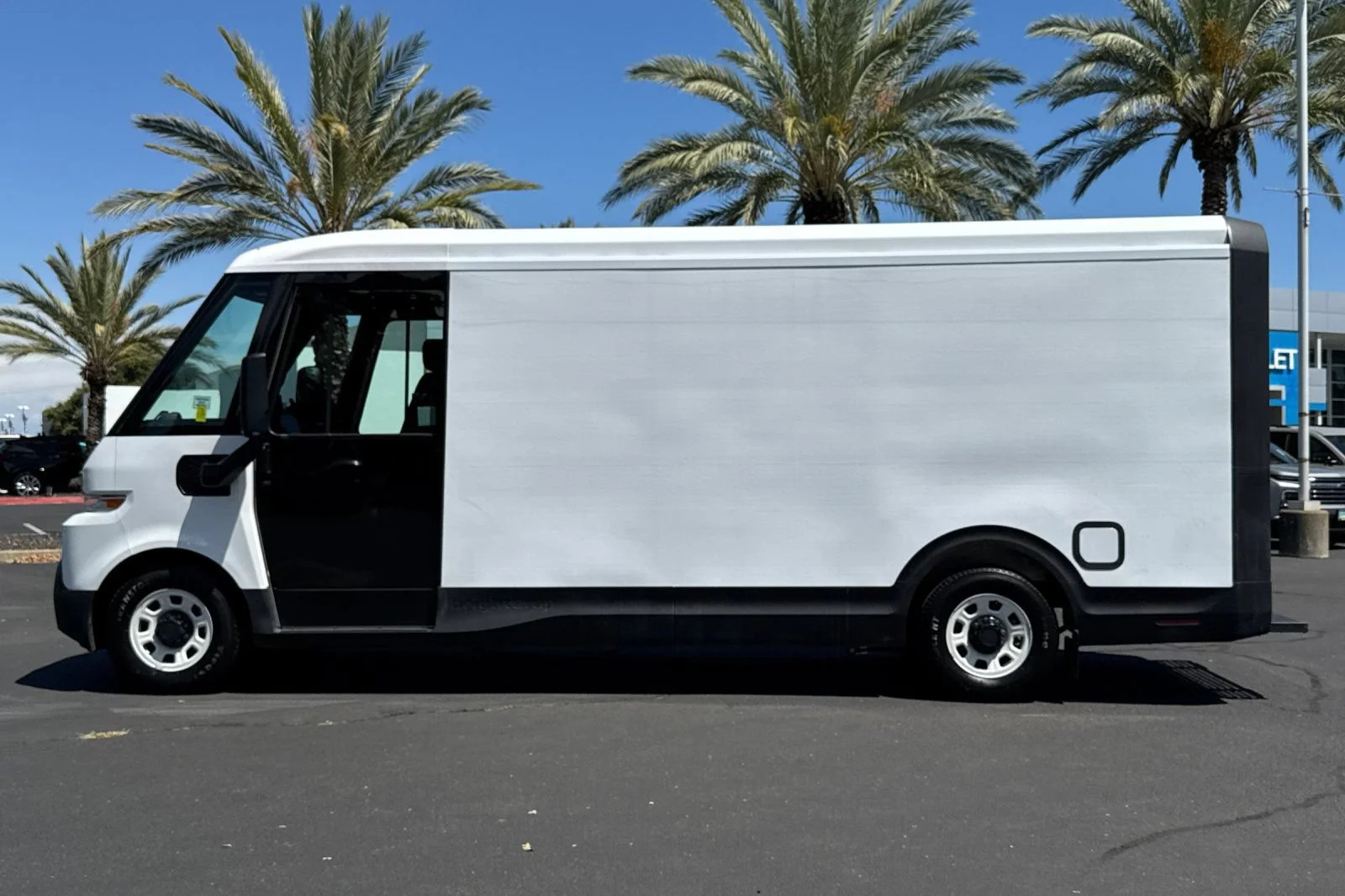 Used 2023 Oyster White BrightDrop EJY image 6