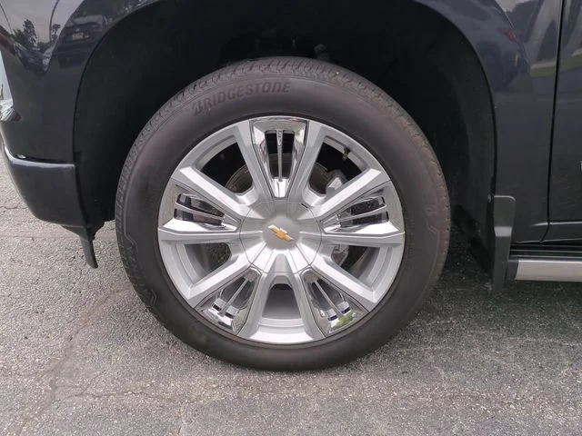 Used 2024 Gray Chevrolet High Country image 10