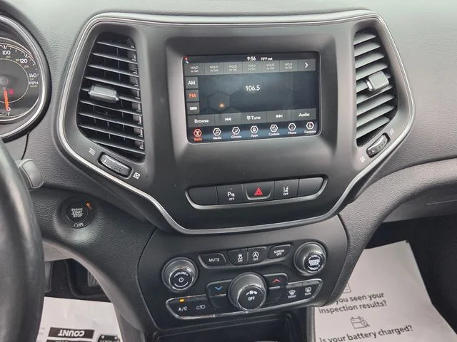 Used 2021 White Jeep Latitude Plus image 11