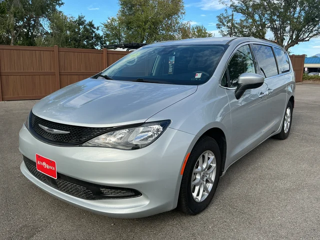 2023 Chrysler Voyager LX