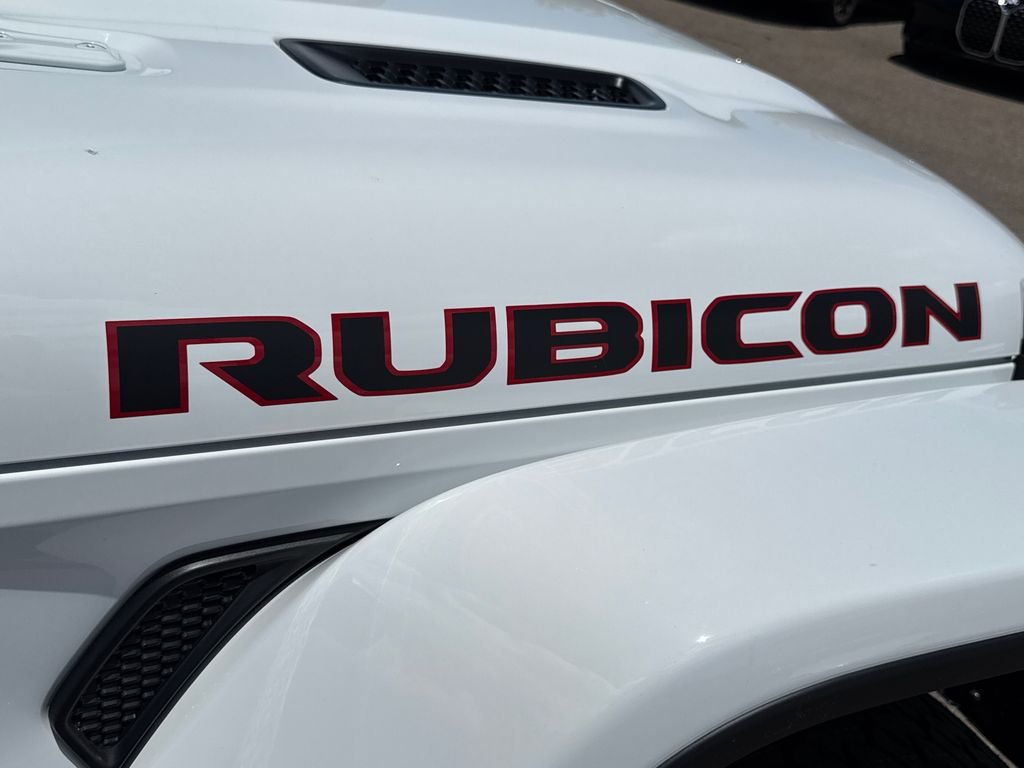 New 2026 Bright White Clear-Coat Exterior Paint Jeep Rubicon image 10