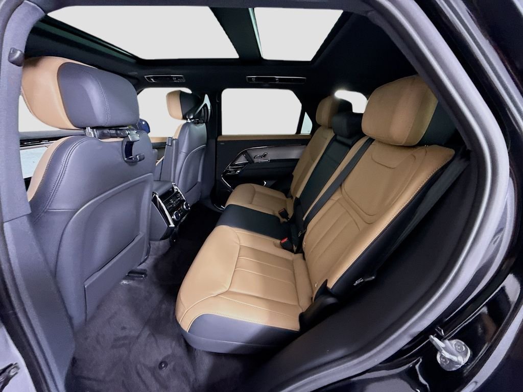 New 2026 Santorini Black LAND ROVER Dynamic SE image 23