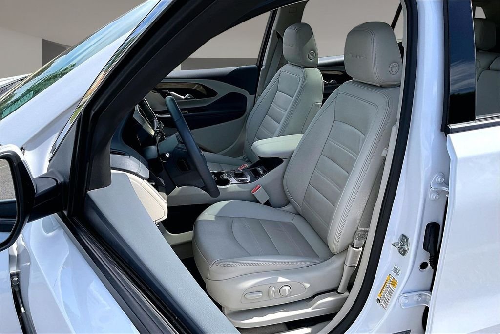 Used 2023 White GMC Denali image 27