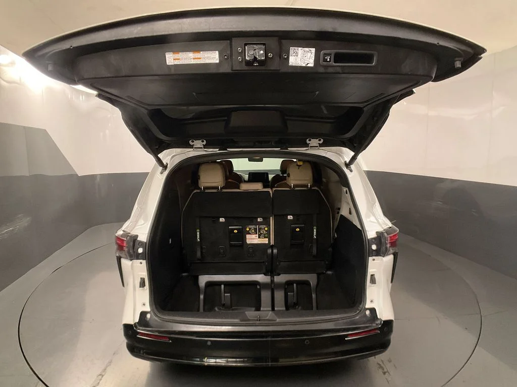 Used 2023 Wind Chill Pearl Toyota Limited image 31