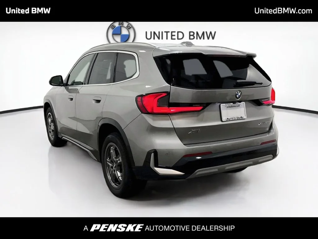 New 2027 Space Silver Metallic BMW xDrive28i image 7
