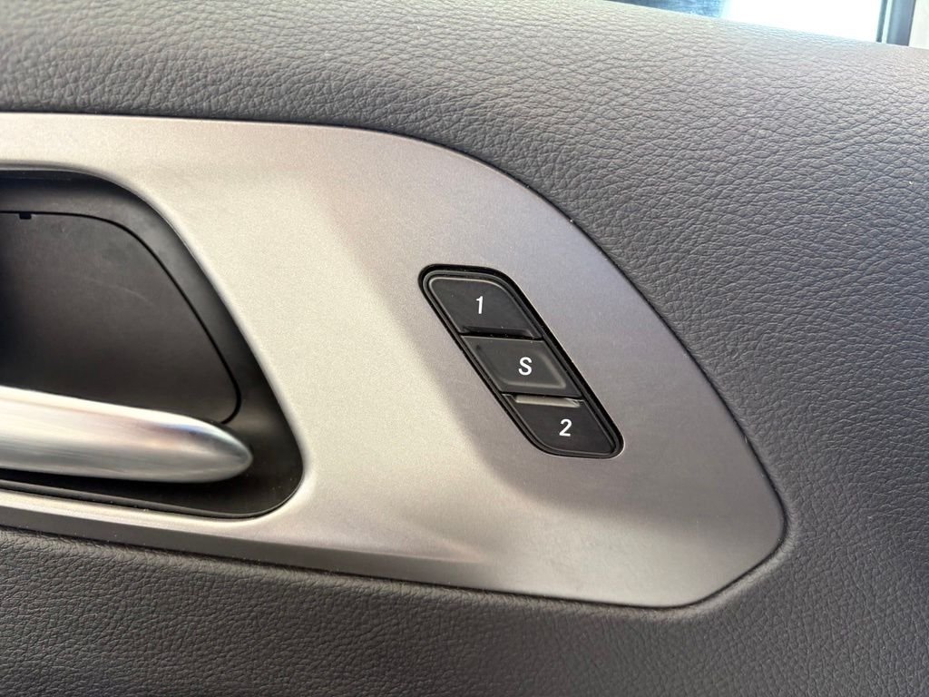 Used 2025 White Chrysler Select image 29