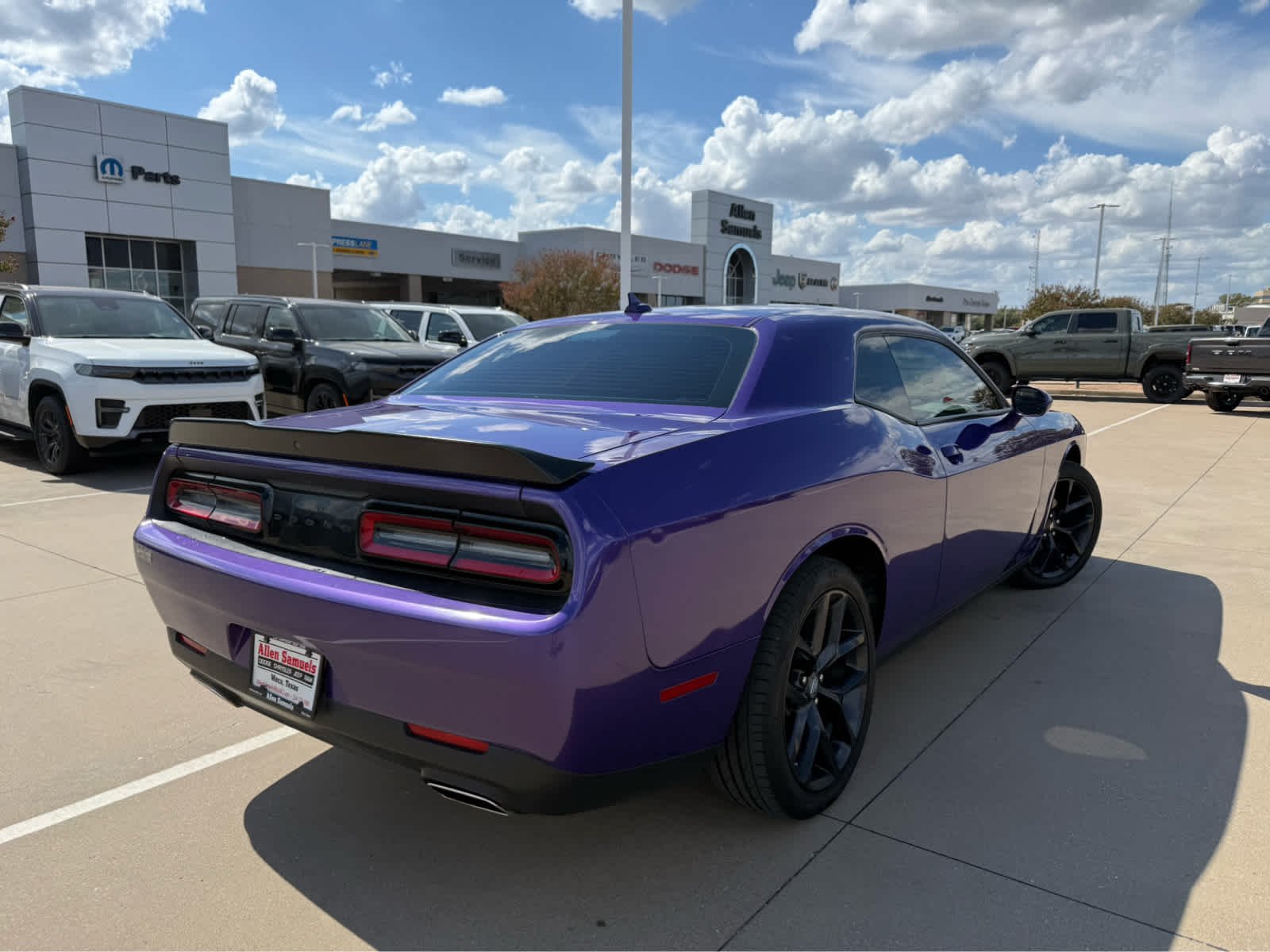 Used 2023 Plum Crazy Pearlcoat Dodge SXT image 6