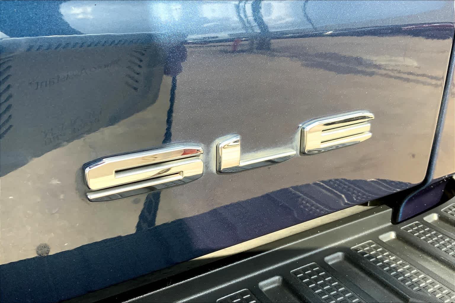 Used 2019 Pacific Blue Metallic GMC SLE image 10
