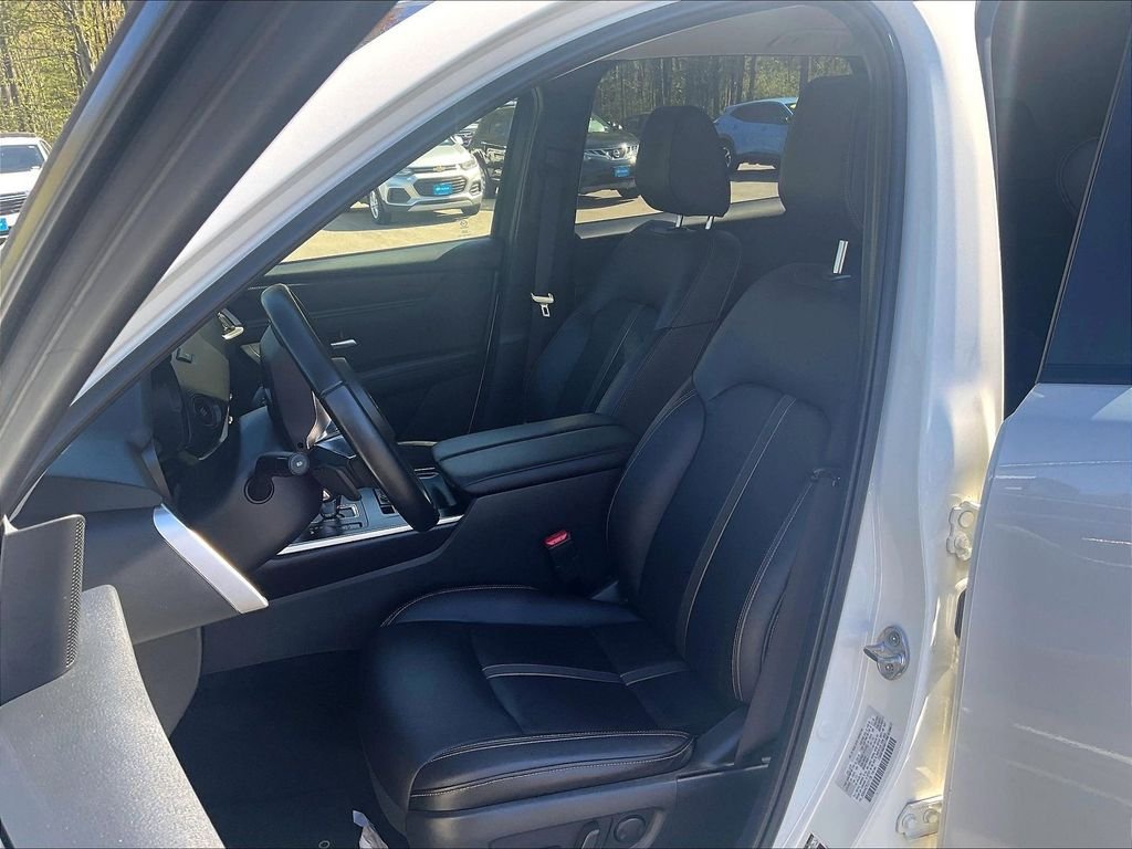 Used 2025 White Mazda 3.3 Turbo Select image 10