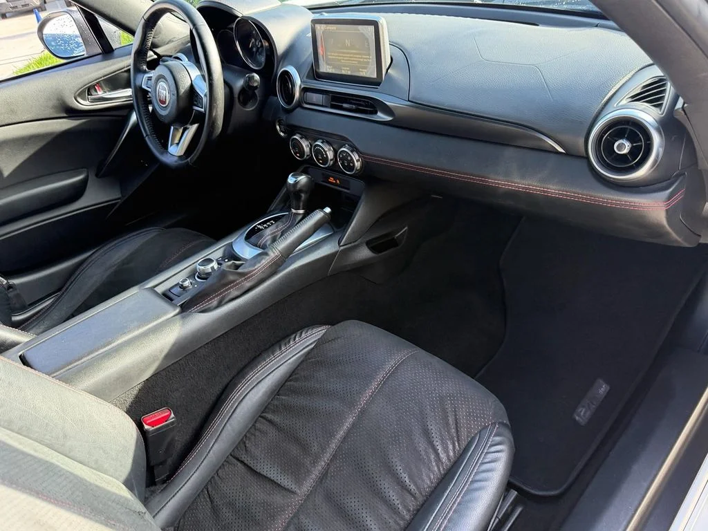 Used 2019 White FIAT Classica image 13
