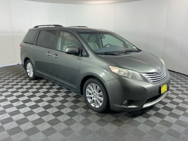 2011 Toyota Sienna Limited photo 3