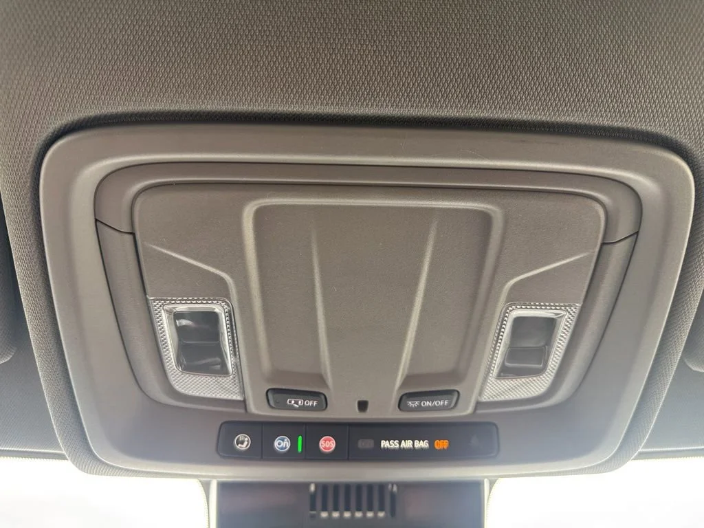 Used 2025 Onyx Black GMC SLE image 44