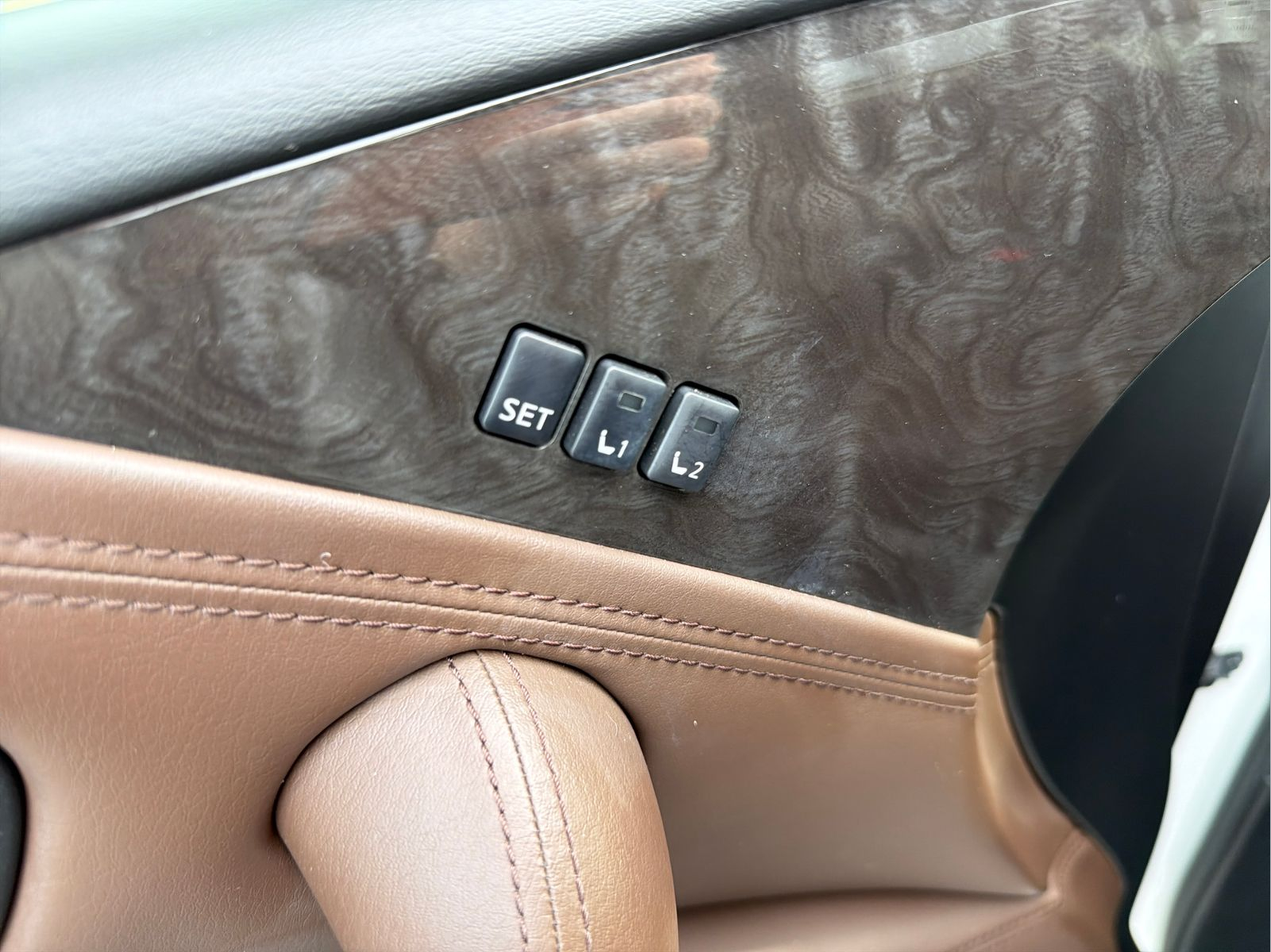 Used 2022 White Nissan Platinum image 29