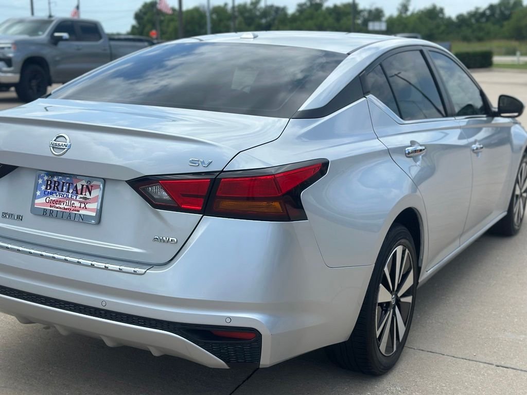 Used 2022 Silver Nissan 2.5 SV image 6