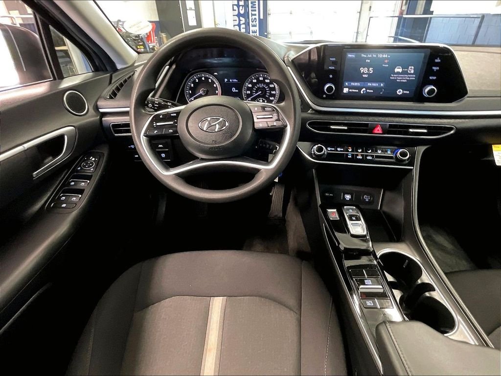 Used 2023 Gray Hyundai SE image 17