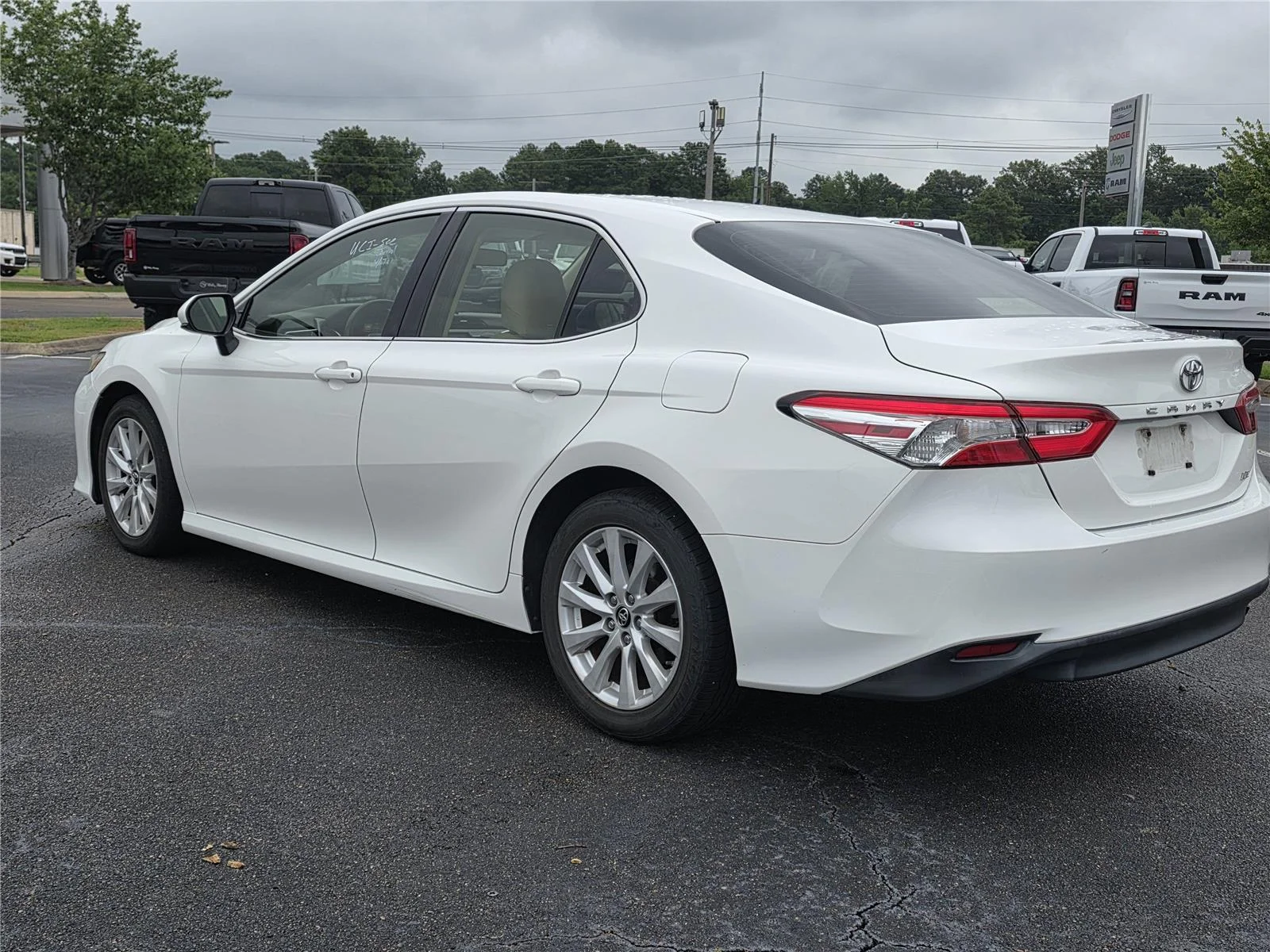 Used 2018 Super White Toyota LE image 7
