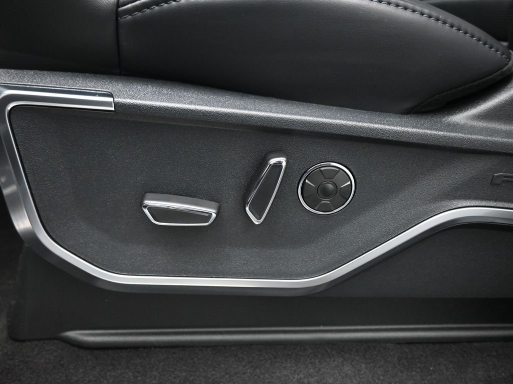 New 2025 Space White Metallic Ford Platinum image 10