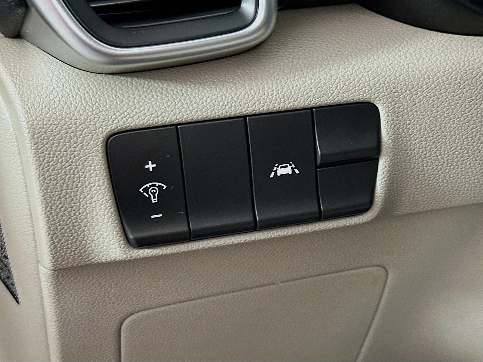Used 2021 Hyper Red Kia LX image 11