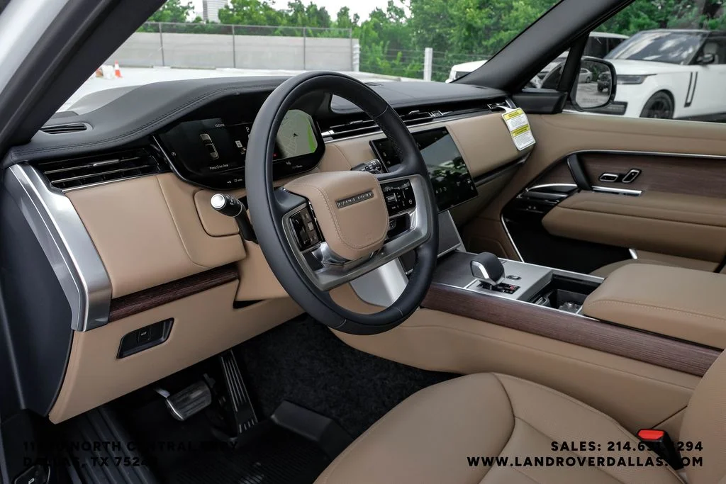 New 2026 Fuji White Land Rover SE image 2