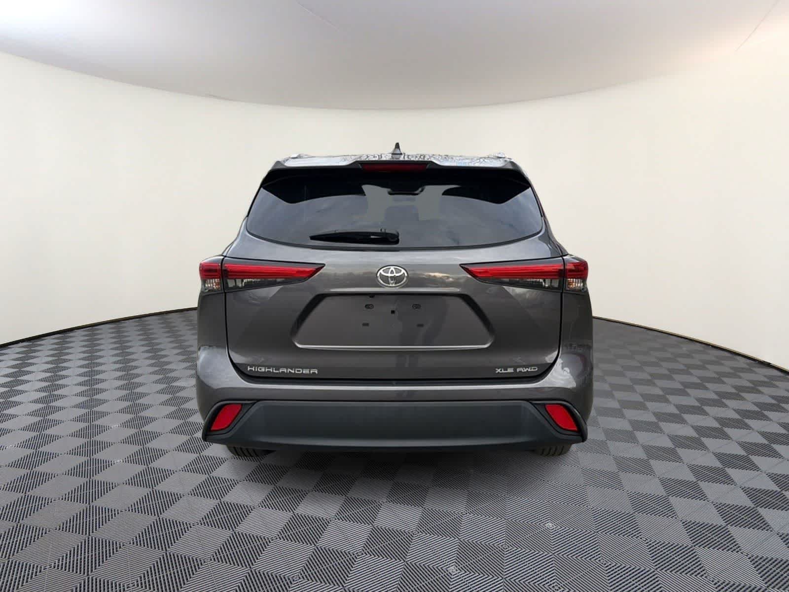 2022 Toyota Highlander XLE - Photo 7