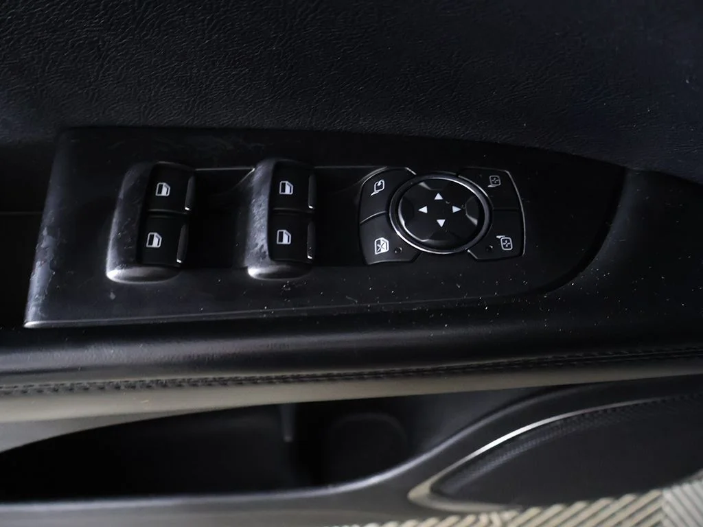 Used 2017 Black Lincoln Select image 34