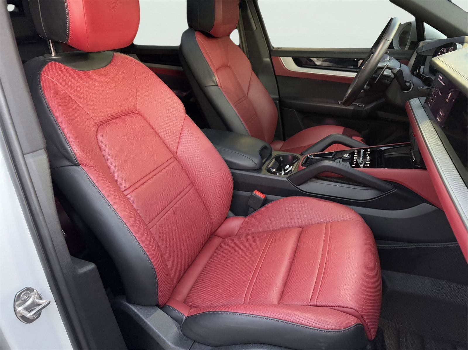 Used 2025 White Porsche  image 21