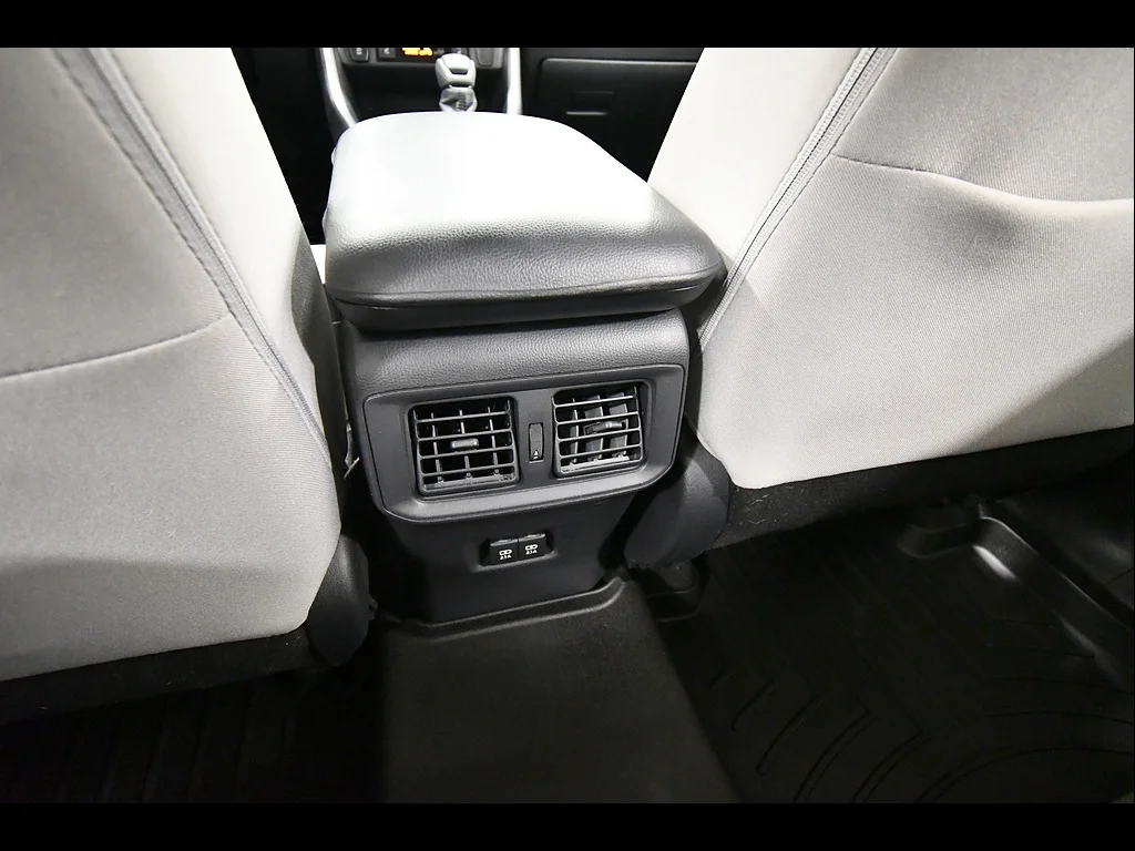2019 Toyota RAV4 XLE - Photo 17