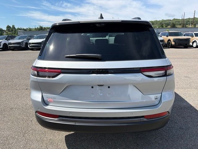 New 2026 Silver Zynith Exterior Paint Jeep  image 6