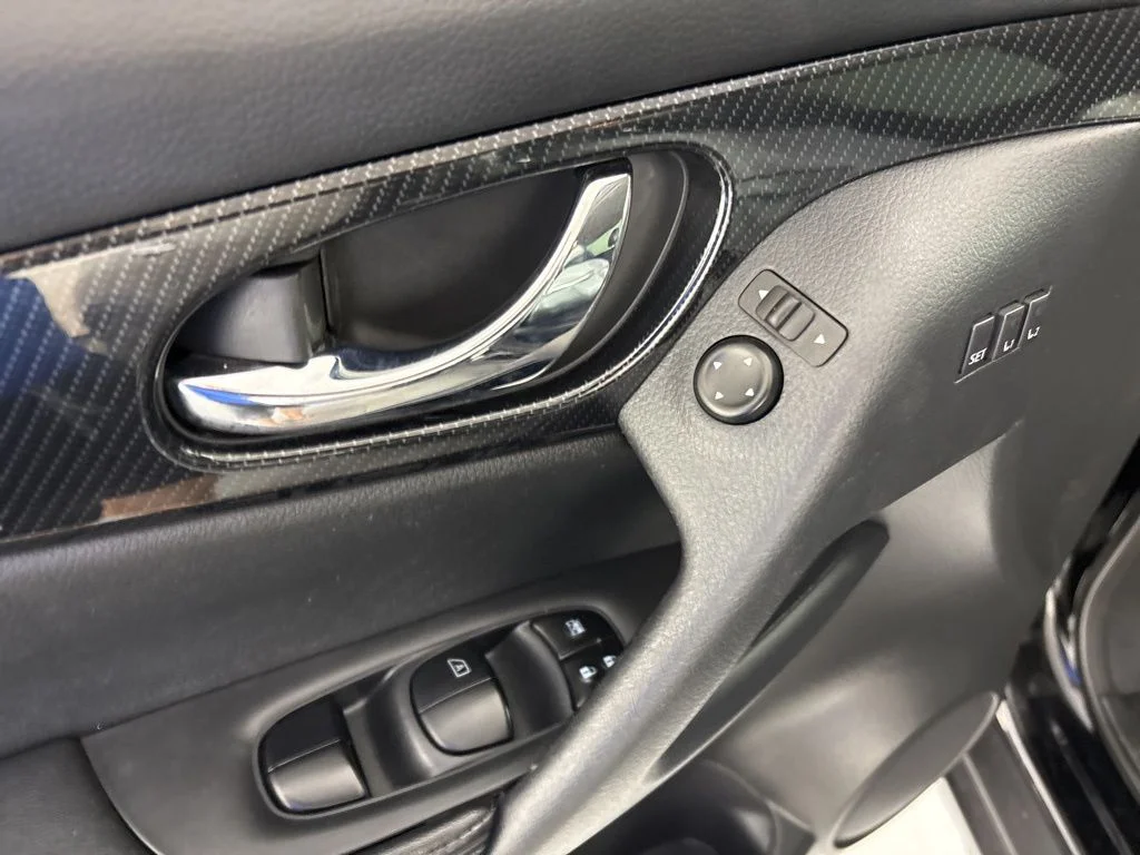 Used 2019 Black Nissan SL image 26