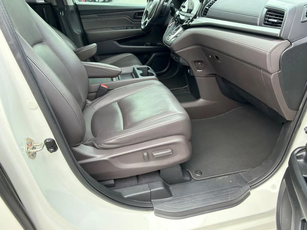 Used 2019  Honda Touring image 13