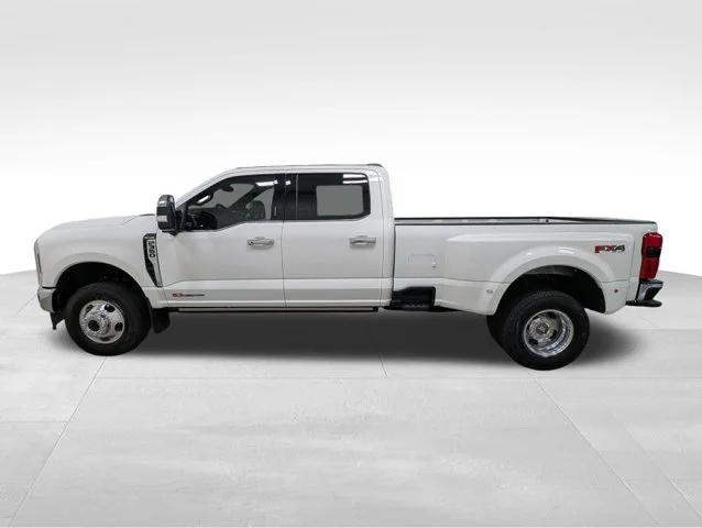 New 2026 Star White Metallic Tri-Coat Ford F-350® King Ranch® image 41