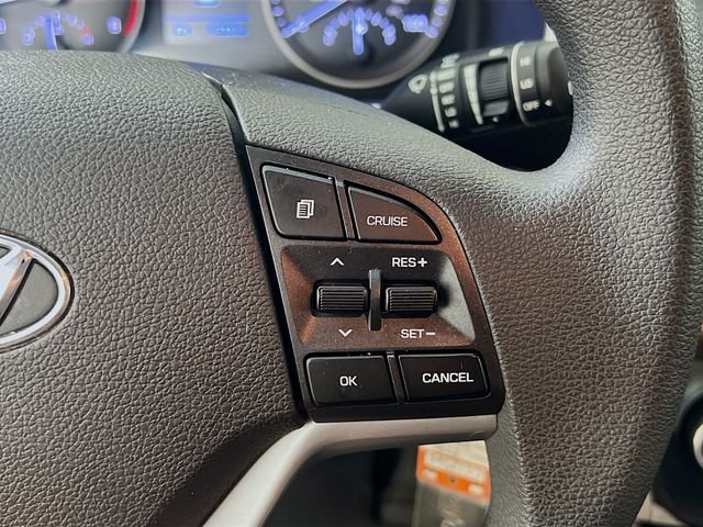 Used 2020 White Hyundai SE image 29