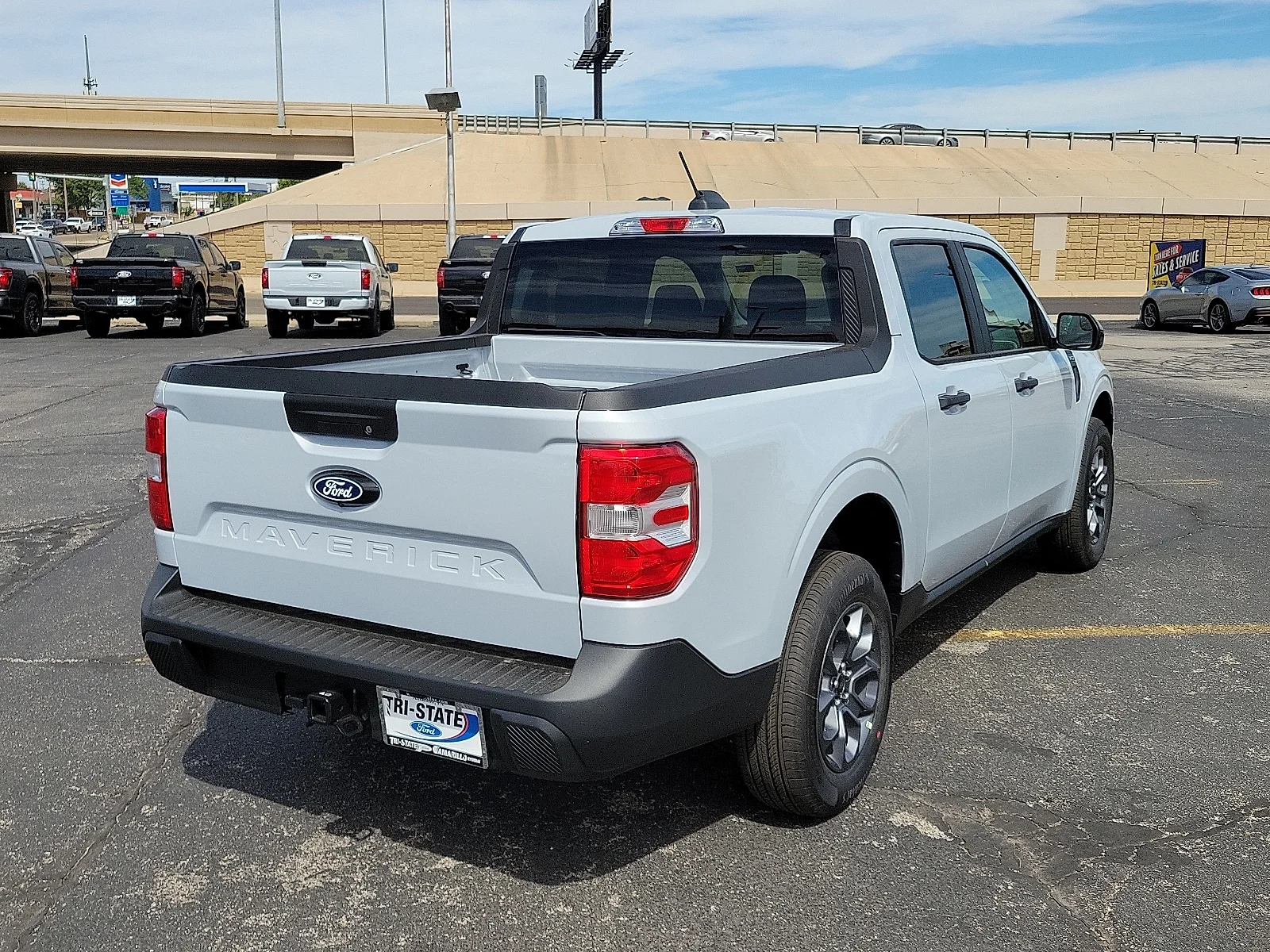 New 2025 Space White Metallic Ford XLT image 4