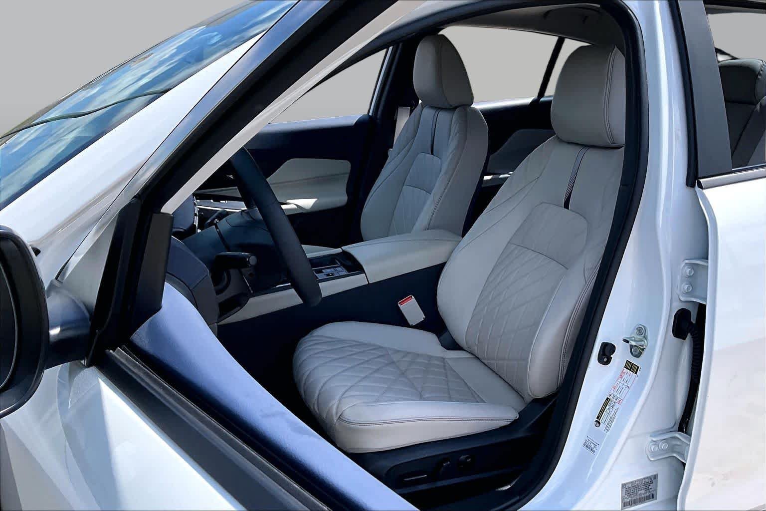 Used 2026 Aspen White Tricoat Nissan SL image 8