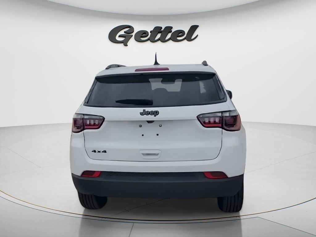 New 2026 Bright White Clear-Coat Exterior Paint Jeep Latitude image 7