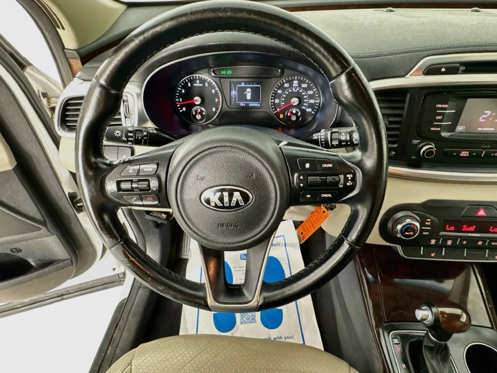 Used 2016 White Kia EX image 12