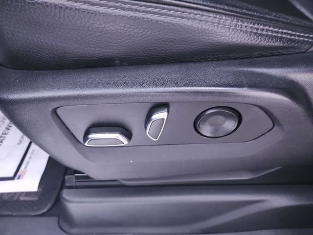 Used 2022 Green GMC Denali image 12