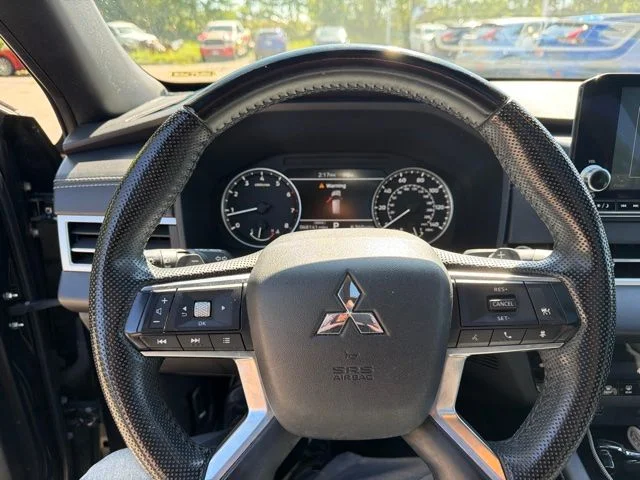 Used 2022 Labrador Black Pearl Mitsubishi Black Edition image 19