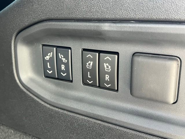 2026 Cadillac VISTIQ Sport - Photo 18