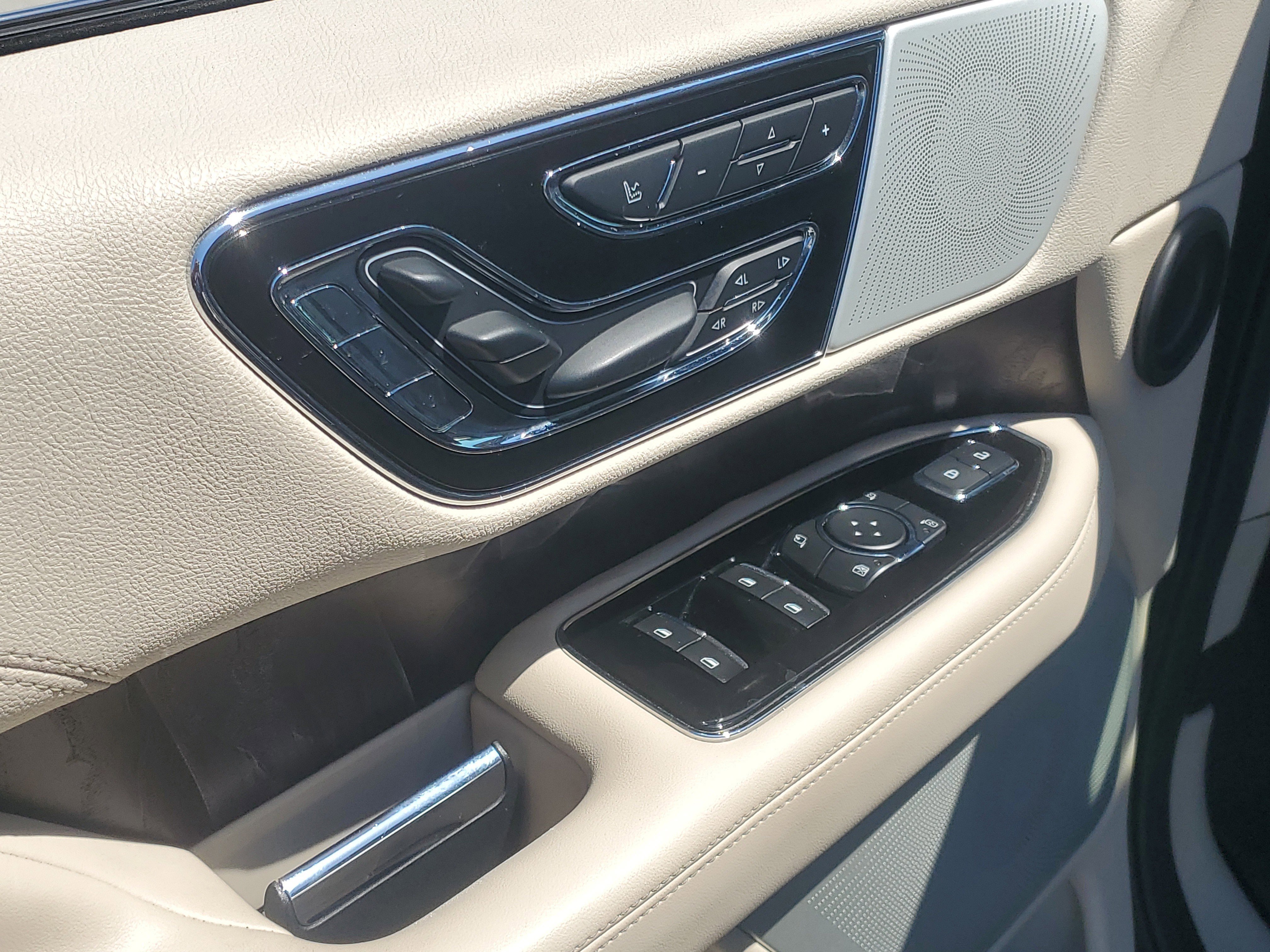 Used 2021 Flight Blue Lincoln Reserve image 22
